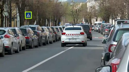 Parcările din unele orașe din România se schimbă. Autoritățile locale impun noi reguli pentru șoferi