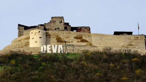 Festival de jazz şi expoziţii de artă şi fotografie în parcul cetăţii Deva, în weekend