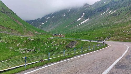 Circulaţia se închide temporar, luni, pe Transfăgărăşan, pentru desfăşurarea Turului Ciclist al Sibiului