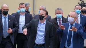 Emil Boc, despre echipa pe care ar face-o cu Florin Cîțu la conducerea PNL:  O competiție e binevenită în PNL. Florin Cîțu e viitorul pentru PNL. Poate scoate tot ce e mai bun din România și din PNL