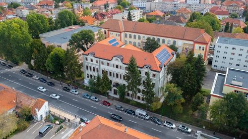 Allen Coliban: 27 de unități de învățământ din Brașov vor produce energie electrică, folosind panouri fotovoltaice