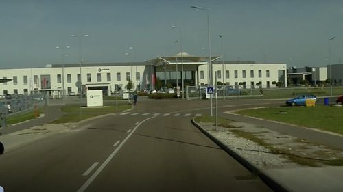 Intenția construirii unei fabrici de baterii în orașul ungar Győr, contestată de opozanții FIDESZ și activiștii de mediu / Guvernul Orbán, demersuri ca Ungaria să devină o putere în producția bateriilor pentru mașini electrice, inclusiv prin deschiderea unei fabrici chineze la Debrecen