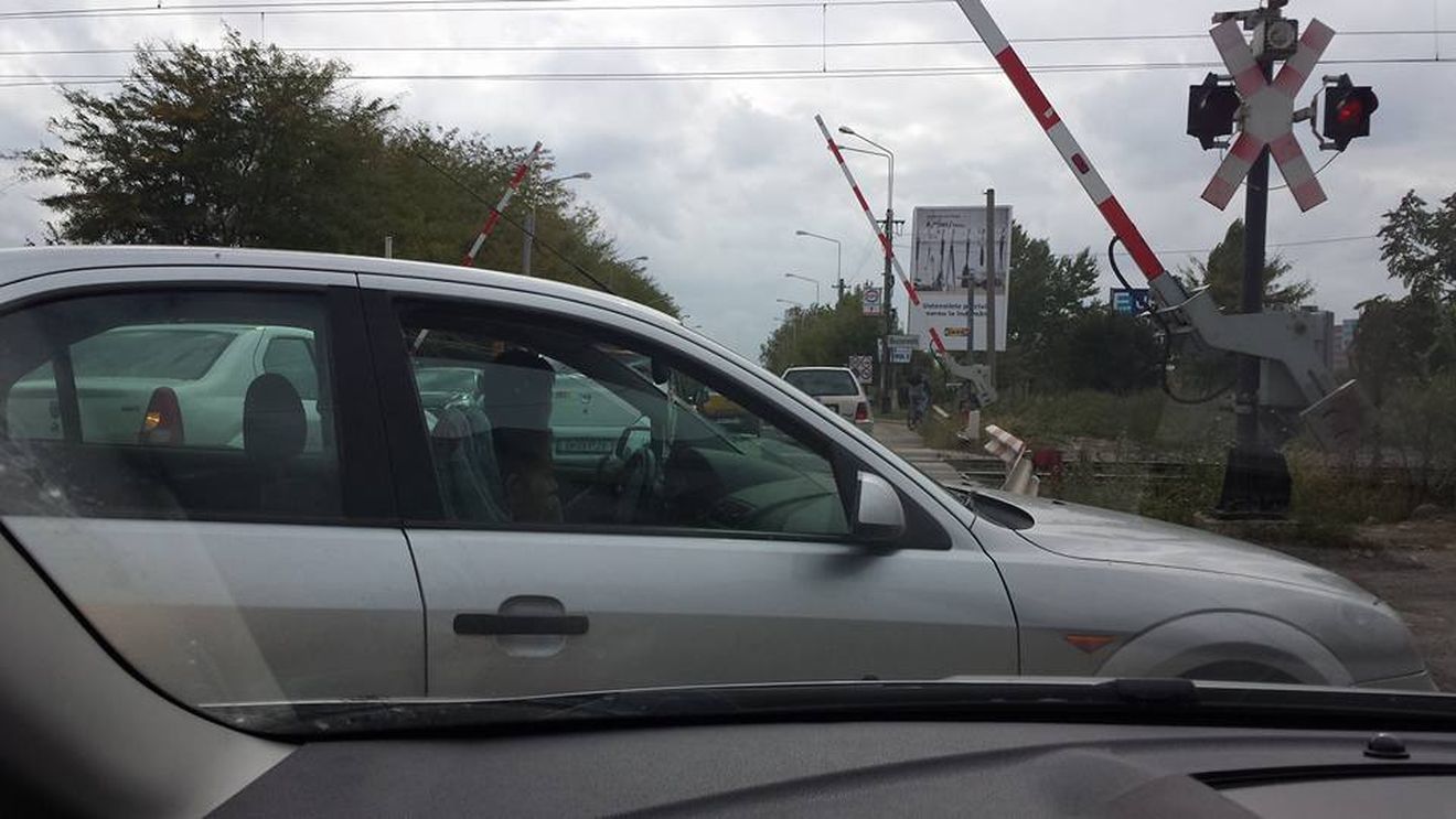 Trecerea la nivel cu calea ferată de la Petricani, care leagă Bucureștiul de Voluntari, închisă în perioada 27 iunie - 1 iulie