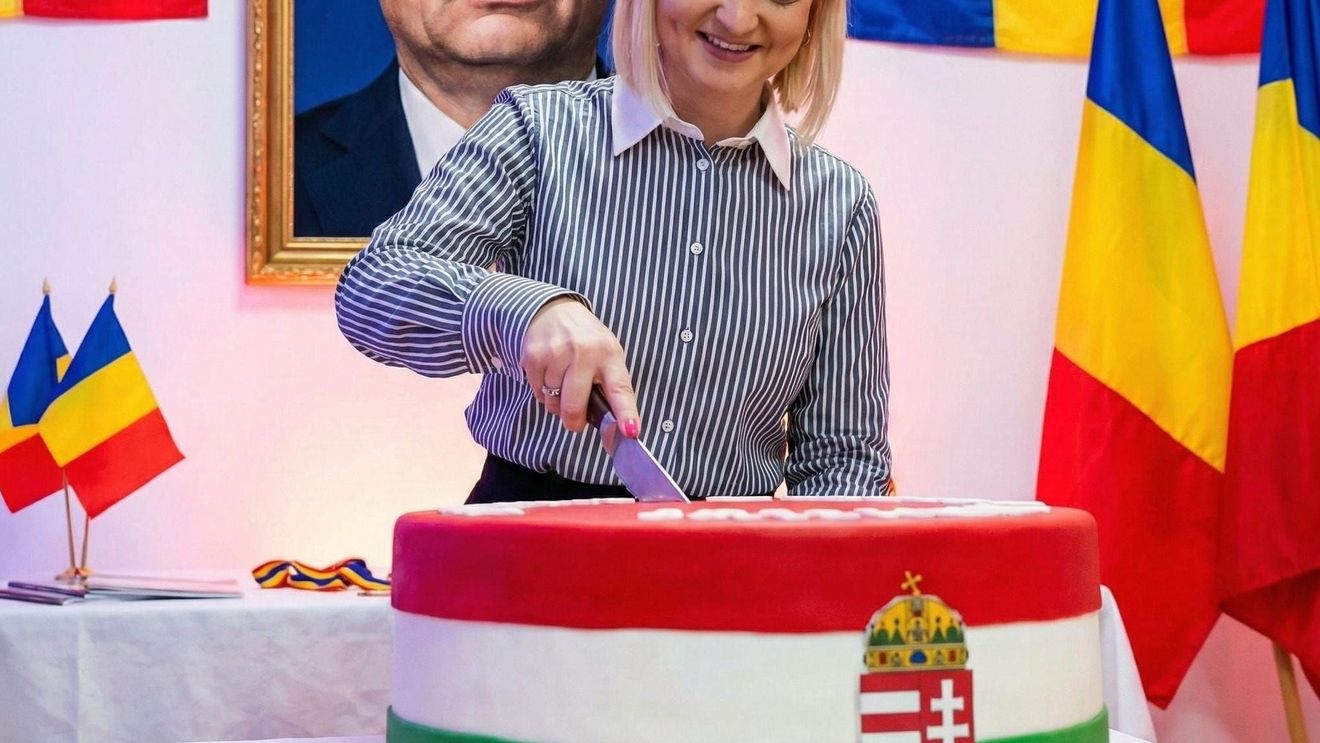 Deputat AUR, un nou gest de sfidare a suveranității unui stat: Lidia Vadim Tudor taie un tort cu steagul Ungariei