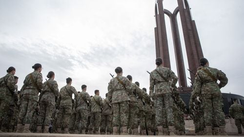 Ai fi dispus să mori pentru ţara ta? Înrolarea în armată este pe ordinea de zi în multe ţări bogate - The Economist