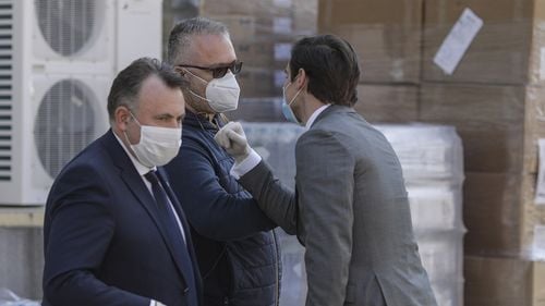 Ministrul Sănătății anunță că-l demite pe directorul Unifarm din funcție dacă decizia nu va fi luată de Consiliul de Administrație al companiei de stat / Adrian Ionel este acuzat de DNA că a pretins mită 760.000 euro în plină pandemie