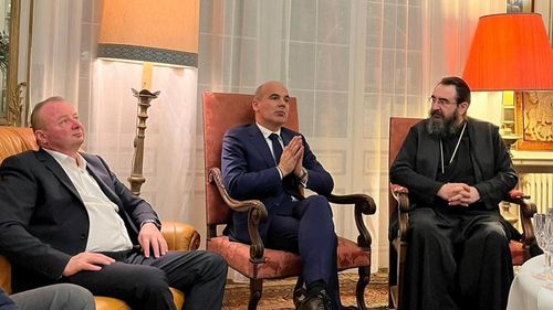 Rareș Bogdan îl ironizează pe Aurescu din America: Salutări de la Kremlin, special pentru ministrul care nu e PNL / Ulterior și-a modificat postarea pe Facebook