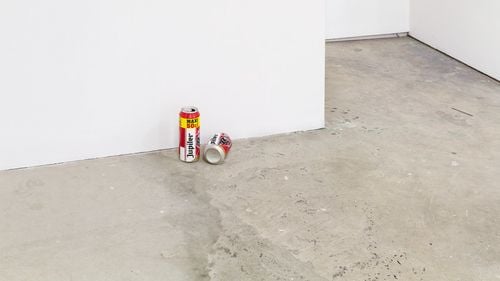 O operă de artă din cutii de bere, aruncată din greşeală într-un coş de gunoi de un angajat al unui muzeu olandez / Reacția muzeului: ”Îşi făcea treaba”