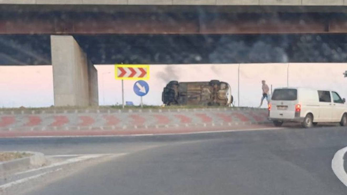  Adolescent de 15 ani a furat maşina tatălui, apoi s-a răsturnat  / Era drogat