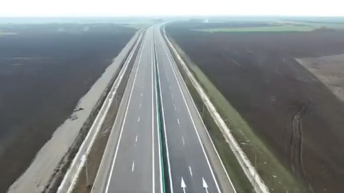 VIDEO CNAIR anunţă că în martie se deschide circulaţia pe DEx16, segmentul de 18,96 km care leagă centura Oradea de Autostrada Transilvania / Proiectul a fost finanțat din fonduri europene şi a avut o valoare de 545,9 milioane lei, fără TVA