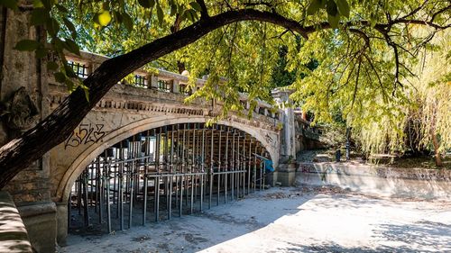 Viceprimarul Horia Tomescu: Rampele de acces ale Podului Mare din Parcul Cişmigiu au fost refăcute