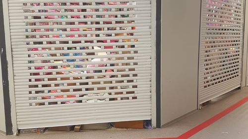 Amenzi de aproape 200.000 de lei date de inspectorii Protecției Consumatorului la Dragonul Roșu. 28 de spații comerciale au fost sigilate