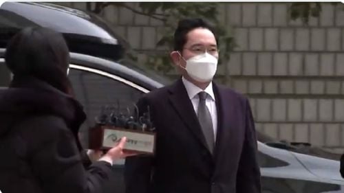 Moştenitorul Samsung a obţinut o graţiere prezidenţială în Coreea de Sud