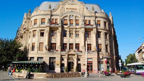 Universitatea Politehnică din Timișoara a reglementat folosirea inteligenței artificiale: crește durata examenelor orale, studenții sunt obligați să declare dacă au folosit aplicații precum ChatGPT