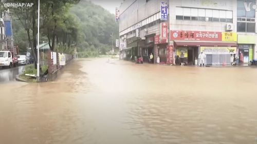 VIDEO Inundații și alunecări de teren în Coreea de Sud, soldate cu 26 de morți și 10 dispăruți