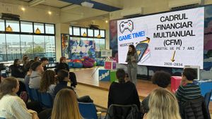 VIDEO Cum descoperi funcționarea Uniunii Europene și mecanismul finanțărilor într-un atelier interactiv/ Workshop la Constanța, cu tineri și experți