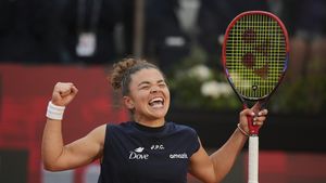 VIDEO Jasmine Paolini reușește o dublă de senzație la Roma - A câștigat și turneul de dublu, alături de Sara Errani