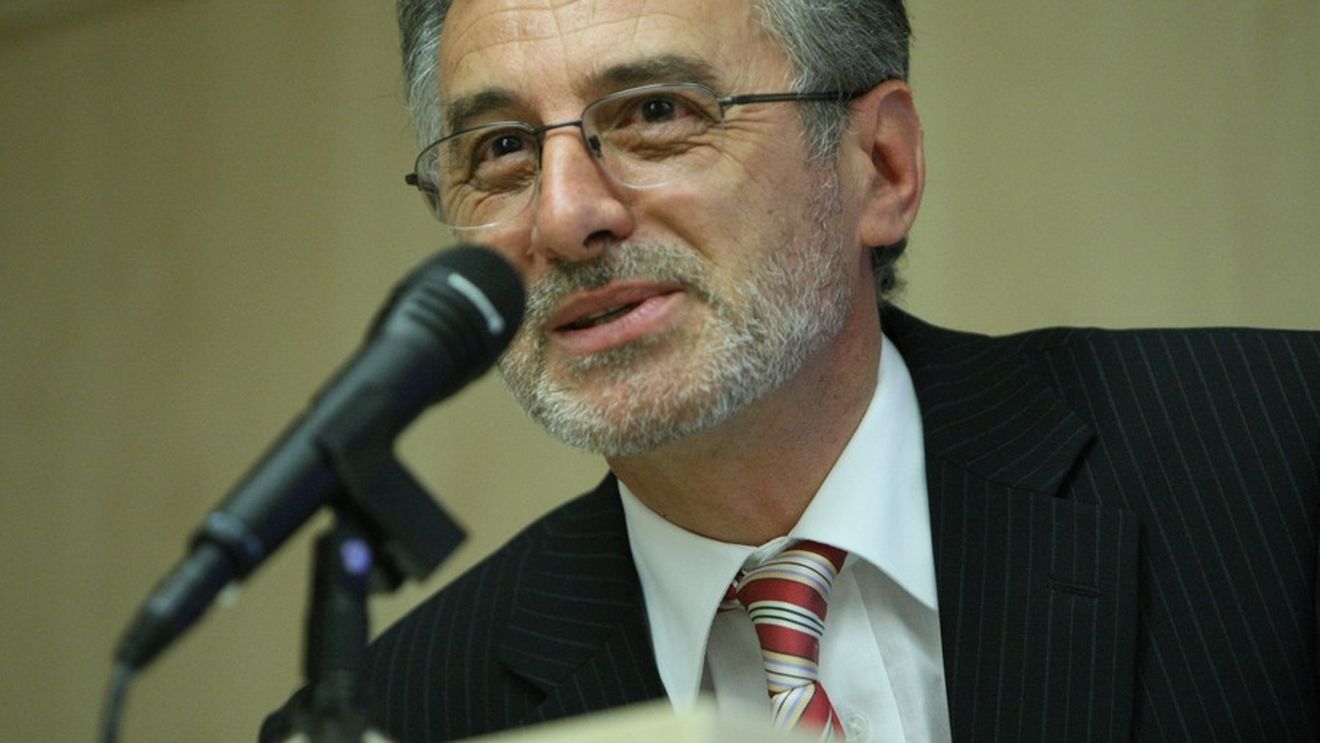 Victor Neumann, unul dintre cei mai reputați intelectuali din Timișoara, este acuzat de CNSAS că a turnat timp de 12 ani la Securitate. Ar fi avut cinci nume conspirative și ”o activitate prodigioasă”