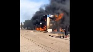 Protestatarii din Franţa au dat foc unui sediu al unei societăţi de asigurare a agricultorilor