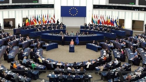 VIDEO Dezbatere între principalii candidați la președinția Comisiei Europene, la sediul Parlamentului European / Extrema dreaptă nu a fost invitată / Ursula von der Leyen, întrebată ce linii roșii are pentru grupurile politice cu care va lucra: “Pro-Europa, pro-Ucraina/anti-Putin și pro-stat de drept”