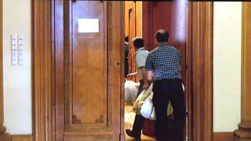 Covrigi și pateuri pentru PSD-iști. Ședinta CEX se prelungește