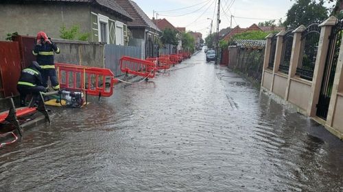 Cod galben de inundații pe râuri din opt bazine hidrografice