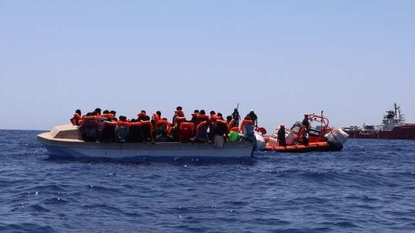 UE ia în considerare extinderea misiunii militare în Marea Mediterană, pentru combaterea traficului de migranţi dinspre Tunisia