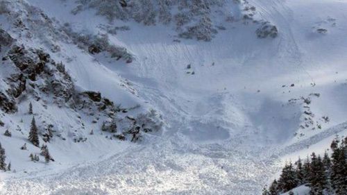 Risc maxim de avalanşă în Munţii Rodnei şi Munţii Maramureşului, la altitudini peste 1300 de metri/ Şi în alte masive unde a nins recent este posibilă producerea de avalanşe