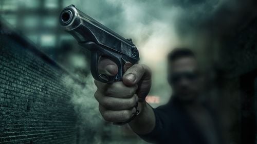 SURSE Autorul crimei din cartierul rezidențial Cosmopolis avea cazier / Judecătoria Bacău a emis în 2021 un ordin de protecție pe numele ucigașului, la cererea tinerei de 23 de ani pe care a împușcat-o