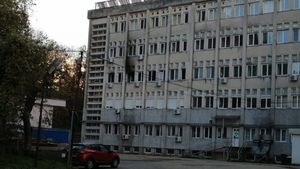 Amenzi de 90.000 de lei în acest an la spitalul județean din Piatra Neamț / Ministerul Sănătății cere Consiliului Județean să ia măsuri pentru îmbunătățirea managementului / Managerul spitalului acuză CJ că în 10 ani nu a finalizat niciun proiect