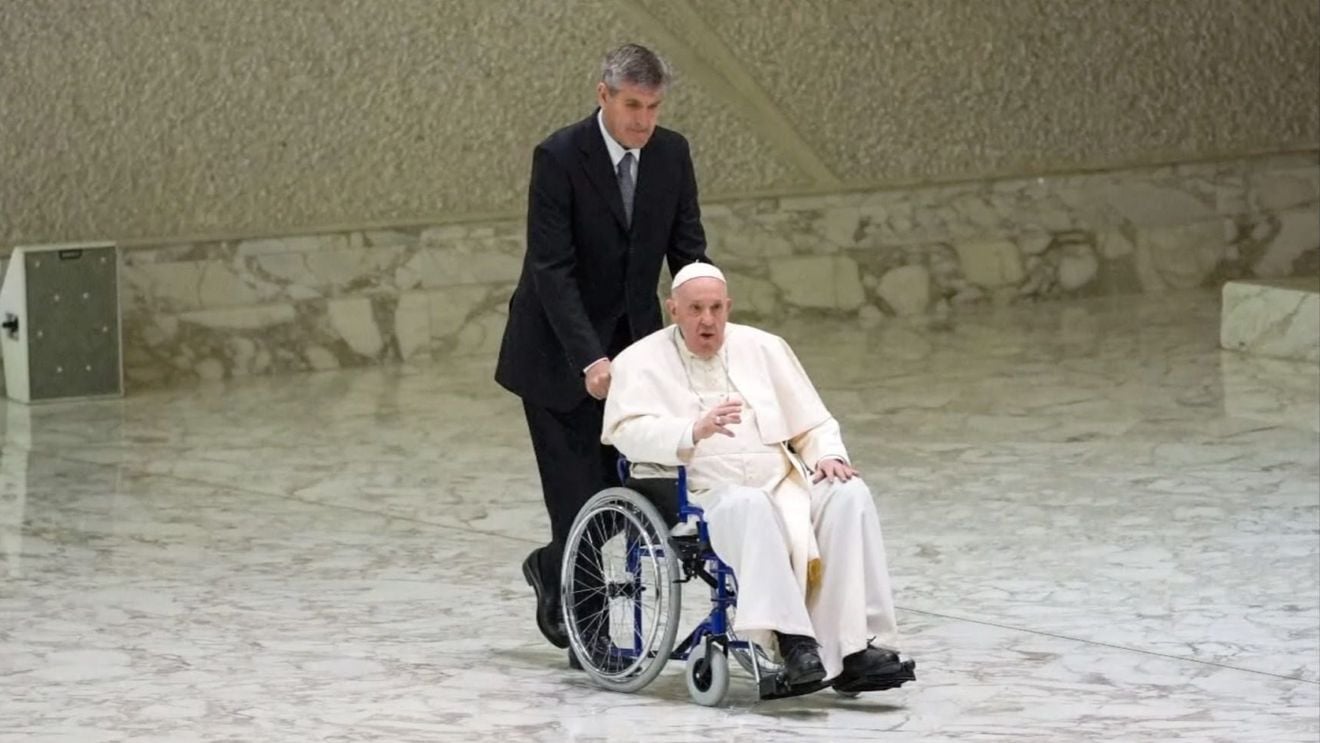 Medicul care l-a tratat pe Papa Francisc spune că echipa s-a gândit să pună capăt tratamentului pentru ca el să poată muri