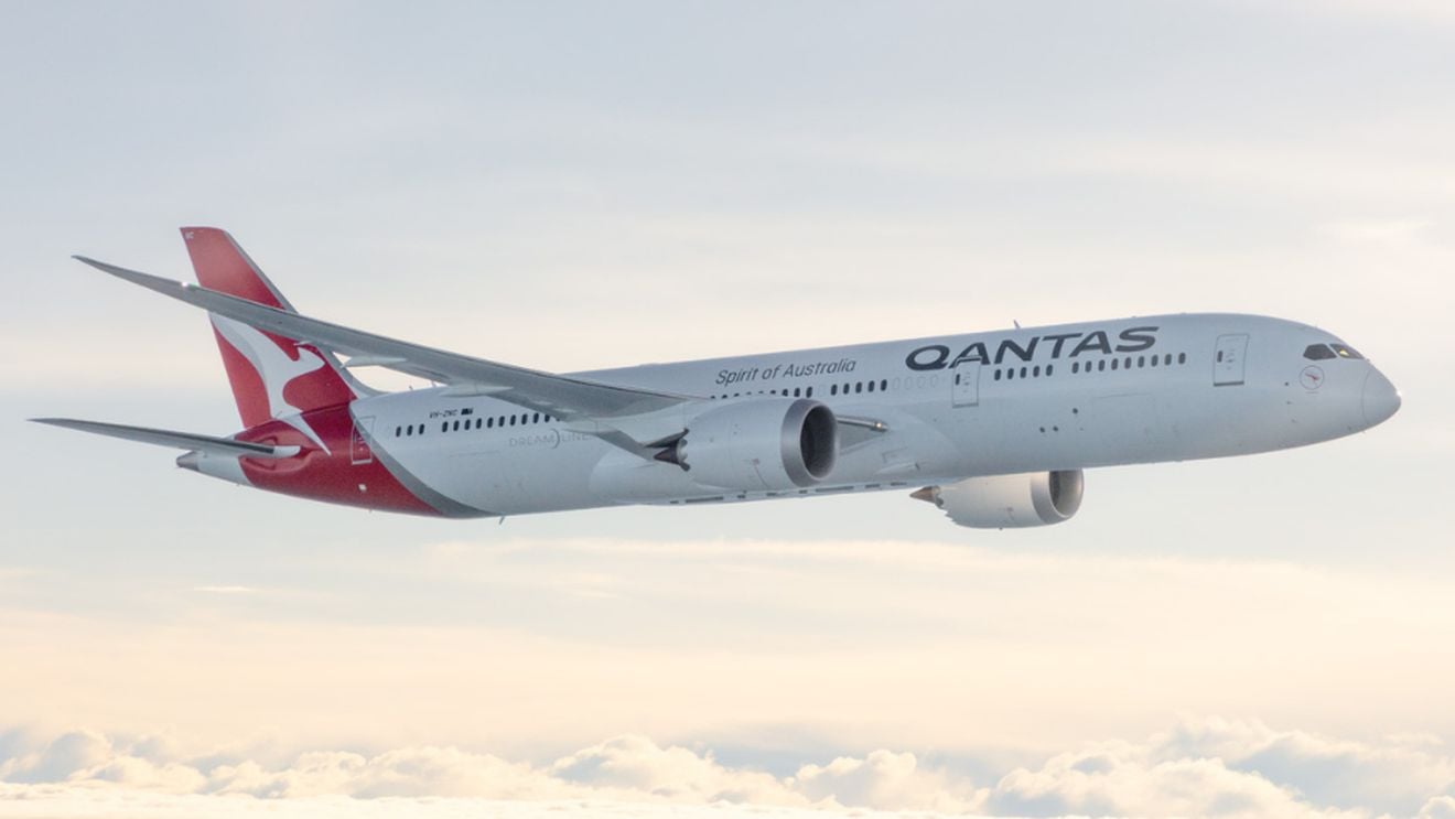 Compania aeriană australiană Qantas va plăti o amendă record de 58 de milioane de dolari pentru concedierile din pandemie / 1.800 de angajaţi au fost concediați atunci
