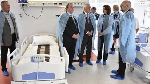 Cine a câștigat milioane de euro pentru modernizarea spitalului din Suceava: Un constructor care i-a ridicat vila lui Mihai Chirica / Un dezvoltator apropiat de managerul Vasile Rîmbu / Un personaj anchetat de DIICOT / Patroana unei pensiuni