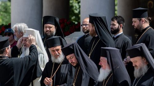 Reacția Bisericii Ortodoxe Române după dovezile că zeci de preoți și călugări fac campanie violentă pro-Călin Georgescu și anti-Elena Lasconi: Apel la rugăciune și calm / Nici o delimitare sau condamnare a comportamentului politic al preoților