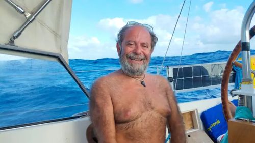 Un italian și-a vândut hotelul și a pornit într-o călătorie cu barca în jurul lumii / „Am locuit în hoteluri și nu voiam să mor într-unul” / ”Mi-a fost frică în mijlocul oceanului, e cel mai uman lucru care se poate întâmpla”