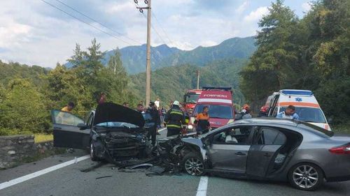 Trafic blocat pe Drumul Expres 12, spre Piteşti, după un accident la Negreni / Circulaţia e deviată pe DN 65