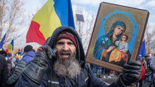 Cum au reușit să intre protestatarii în curtea Paralmentului / Explicațiile jandarmilor: S-a rupt o poartă