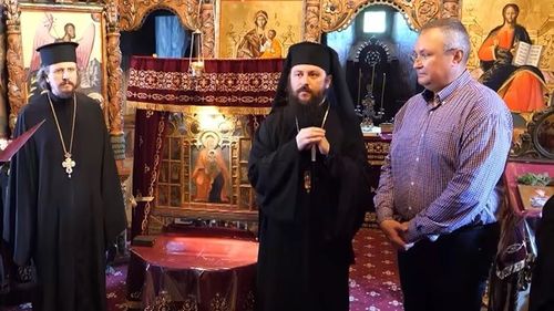 VIDEO Fostul premier Nicolae Ciucă a primit ”Crucea Bucovinei”, cea mai înaltă distincție a Arhiepiscopiei Sucevei și Rădăuților/ ÎPS Calinic face parte, la fel ca ÎPS Teodosie, din aripa dură a BOR, ambii se opun unirii Paștelui ortodox cu cel catolic