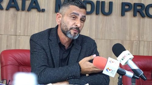 Fostul director al companiei de apă din Slatina, Marius Cătălin Ușurelu, trimis în judecată pentru cumpărare de cocaină de la Marina Pandarof / Ușurelu, fost președinte PSD Scornicești, a fost în centrul unui scandal după ce un tânăr a murit pe skijet lângă terenul său