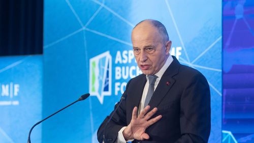 Active Watch: Geoană  nu este victima unei acţiuni de kompromat, ci este artizanul unei acţiuni standard de kompromat îndreptată împotriva unor jurnalişti care şi-au făcut meseria. Reacţia sa este ”total inadecvată, jignitoare” la adresa jurnaliştilor