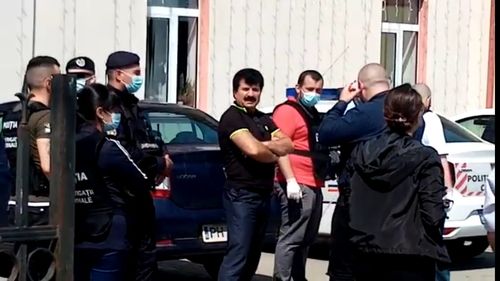 Tribunalul Prahova a dispus arestul preventiv pentru primarul comunei Ciorani, Marin Voicu, și pentru alte 15 persoane acuzate că au fraudat alegerile locale din 27 septembrie
