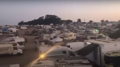 VIDEO Aproape 8.000 de tineri europeni participă la o petrecere „rave” ilegală în centrul Italiei