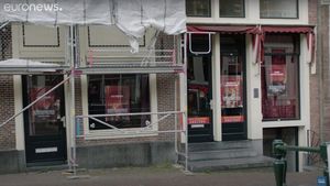 VIDEO Pandemia de coronavirus a stins luminile Cartierului Roșu din Amsterdam