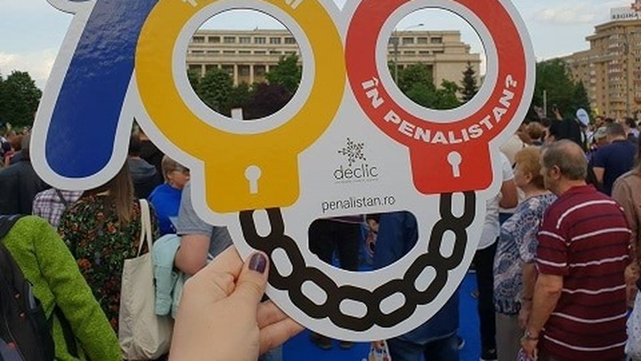 FOTO Protestul ”Vrem Europa, nu dictatură”: Aproximativ 5000 de oameni s-au adunat în Piața Victoriei