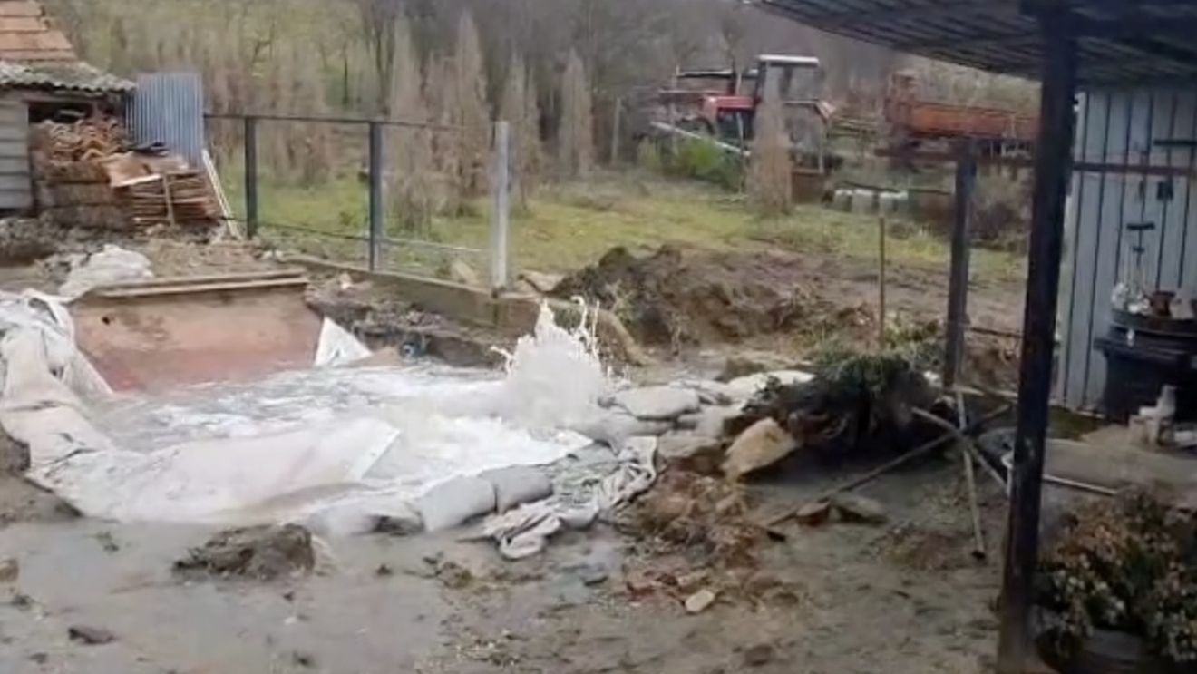 O firmă din Bihor a săpat pentru apă și a dat de gaz metan și sulf / O lucrare ilegală / ”Nu înțeleg de ce a mers la aproape 150 de metri” / Firma riscă o amendă de ”zeci de mii de euro„