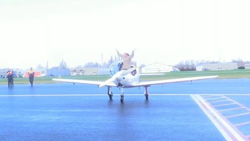 Zara Rutherford, în vârstă de 19 ani, a intrat în istorie: e cea mai tânără femeie care a zburat singură în jurul lumii