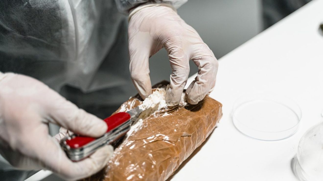 Cetăţean portughez, reţinut de poliția din Neamț pentru trafic de droguri / Ar fi introdus în ţară aproximativ un kilogram de cocaină