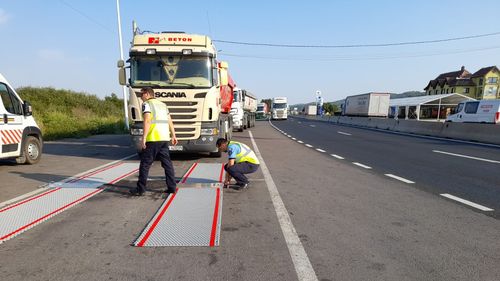 Ministrul transporturilor: Aviz amatorilor, aceste controale se fac în sfârşit pe bune / Peste 600 de camioane care transportau marfă, verificate în trafic / Amenzi de peste 1, 7 milioane lei