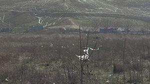 Locuitorii din nord-vestul Capitalei sunt terorizaţi de câteva zile de mirosuri greu de suportat. Localnică din Chiajna: „Vrei dimineaţa să aeriseşti, vrei să dai un copil afară, ce să respire? Unde să respire? Totul e toxic” / Care ar fi cauza - GALERIE FOTO