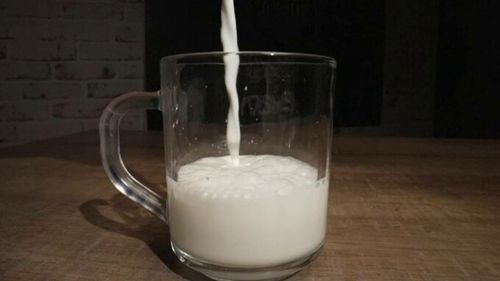 Românii sunt păcăliți să cumpere lactate falsificate. Ce au descoperit experții în urma unor teste făcute în laborator